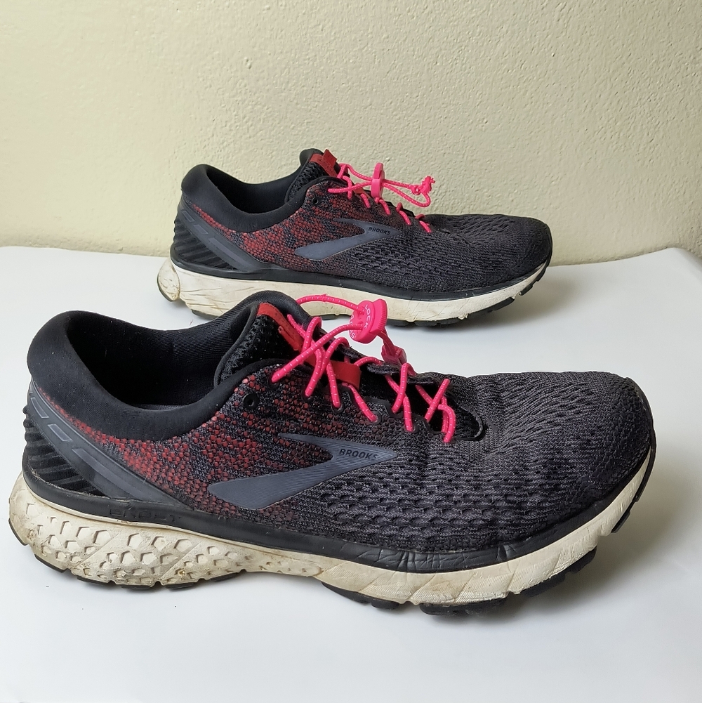 Brooks Ghost 11 Men's Black and Pink Running Shoes Size 12.5 D Medium